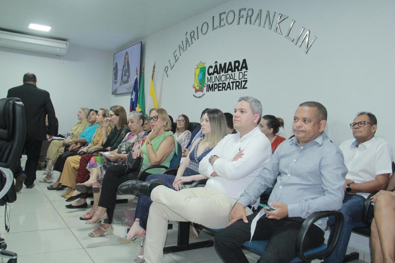 Membros da Academia Imperatrizense de Letras são homenageados na Câmara Municipal