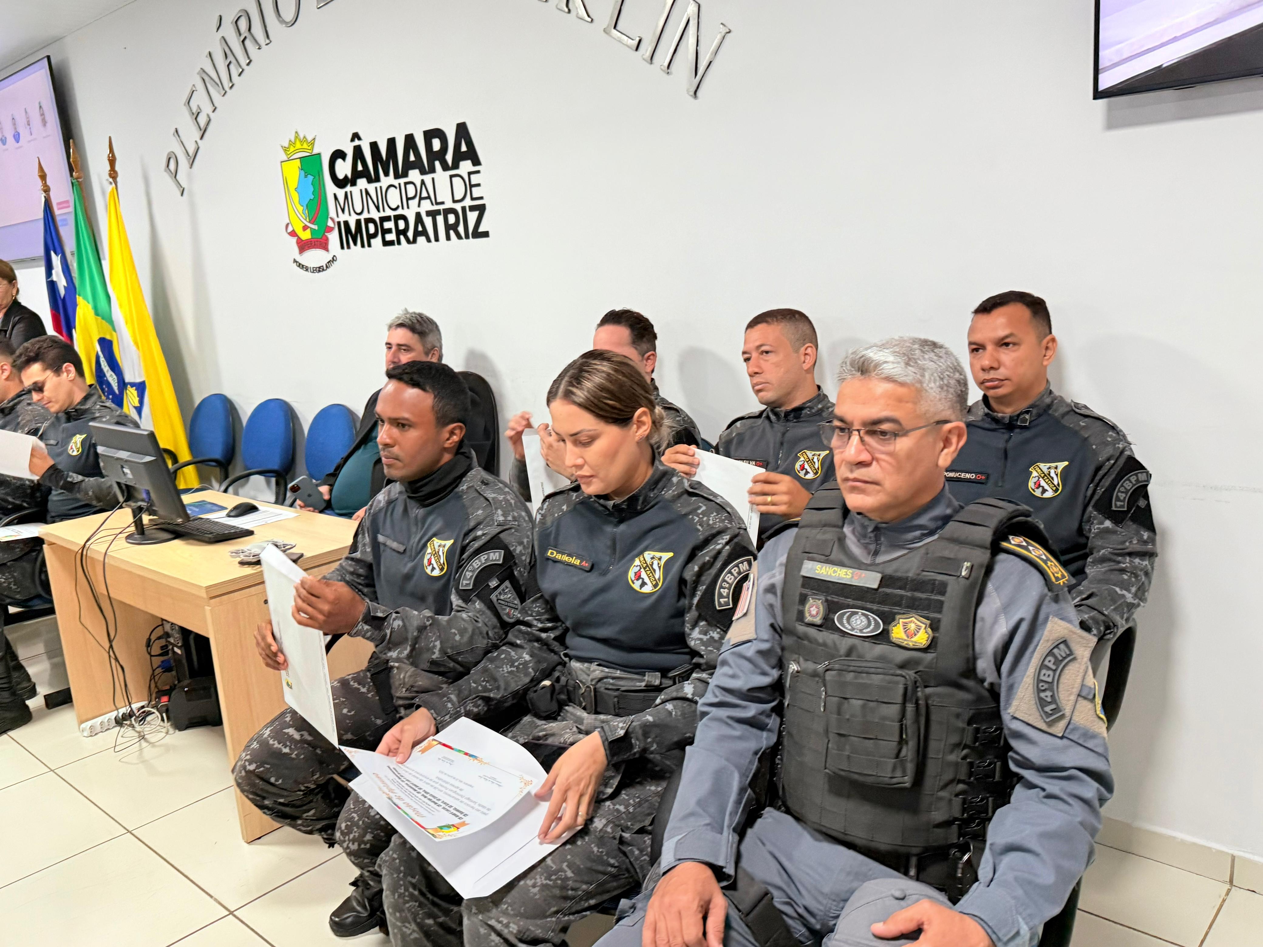 Policiais do 14º BPM recebem Moção de Aplauso por ato heroico em salvamento de bebê