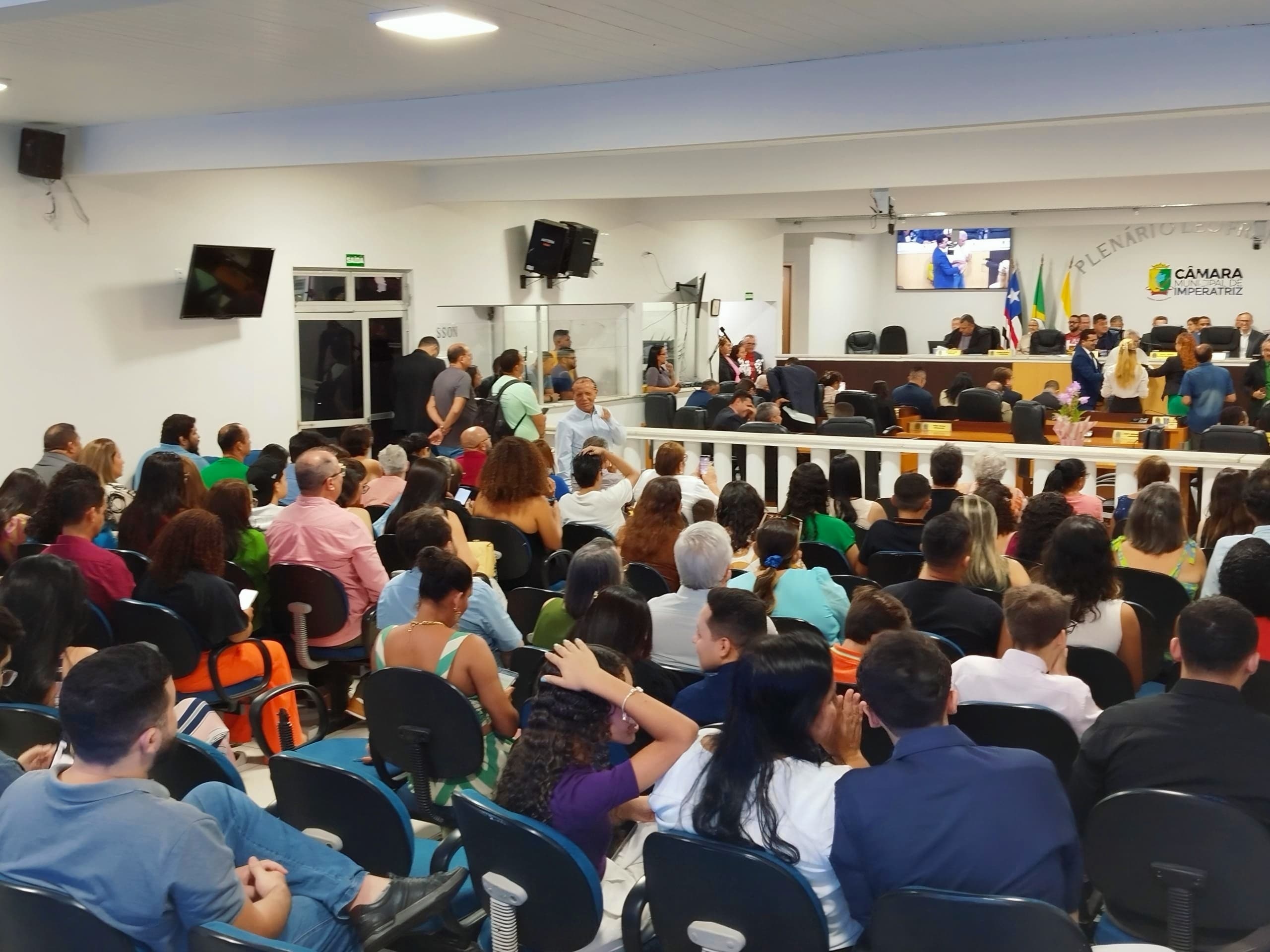 Whallassy Oliveira e Aurélio Gomes tomam posse como vereadores de Imperatriz