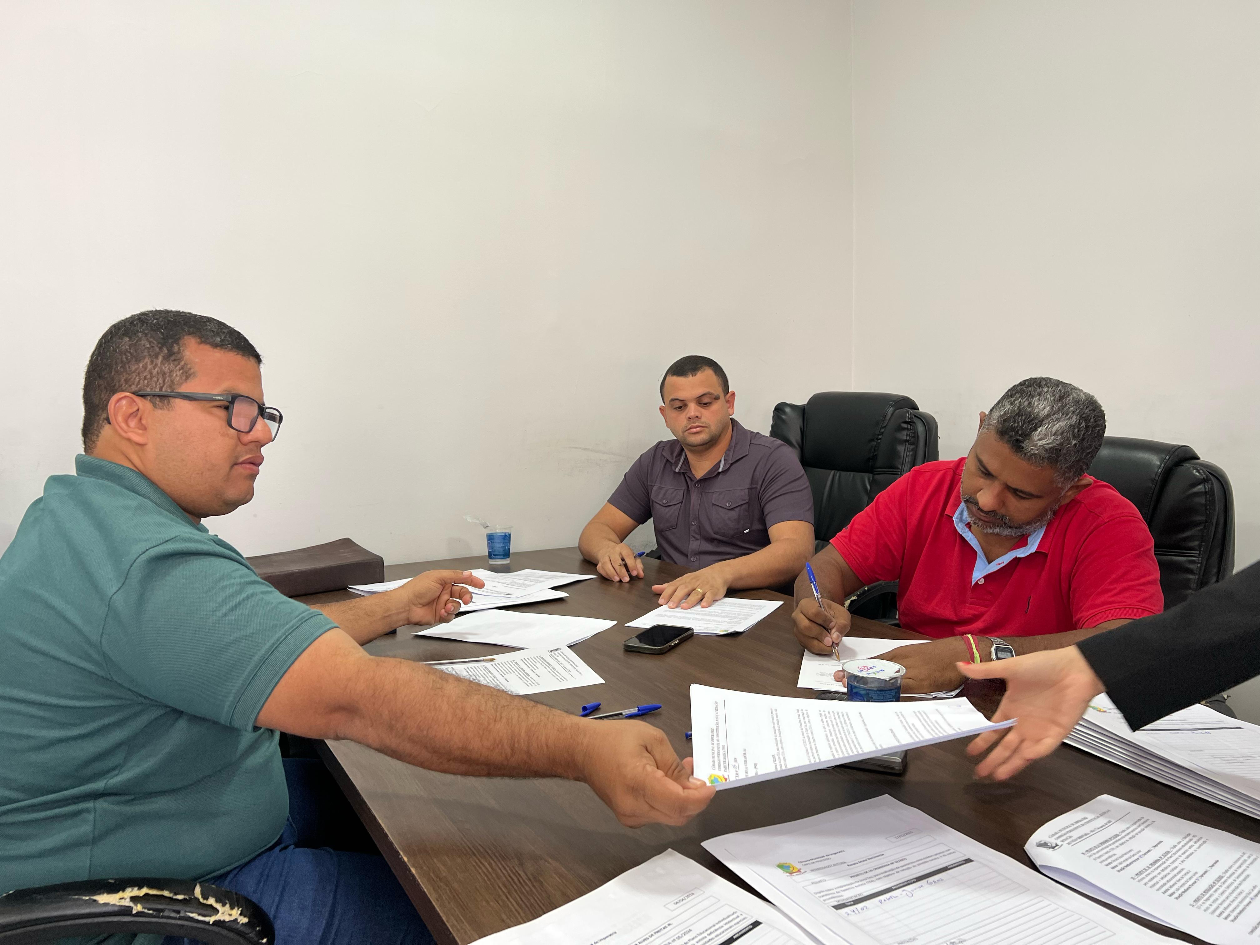 Comissões Permanentes da Câmara Municipal discutem diversos projetos de lei em reunião