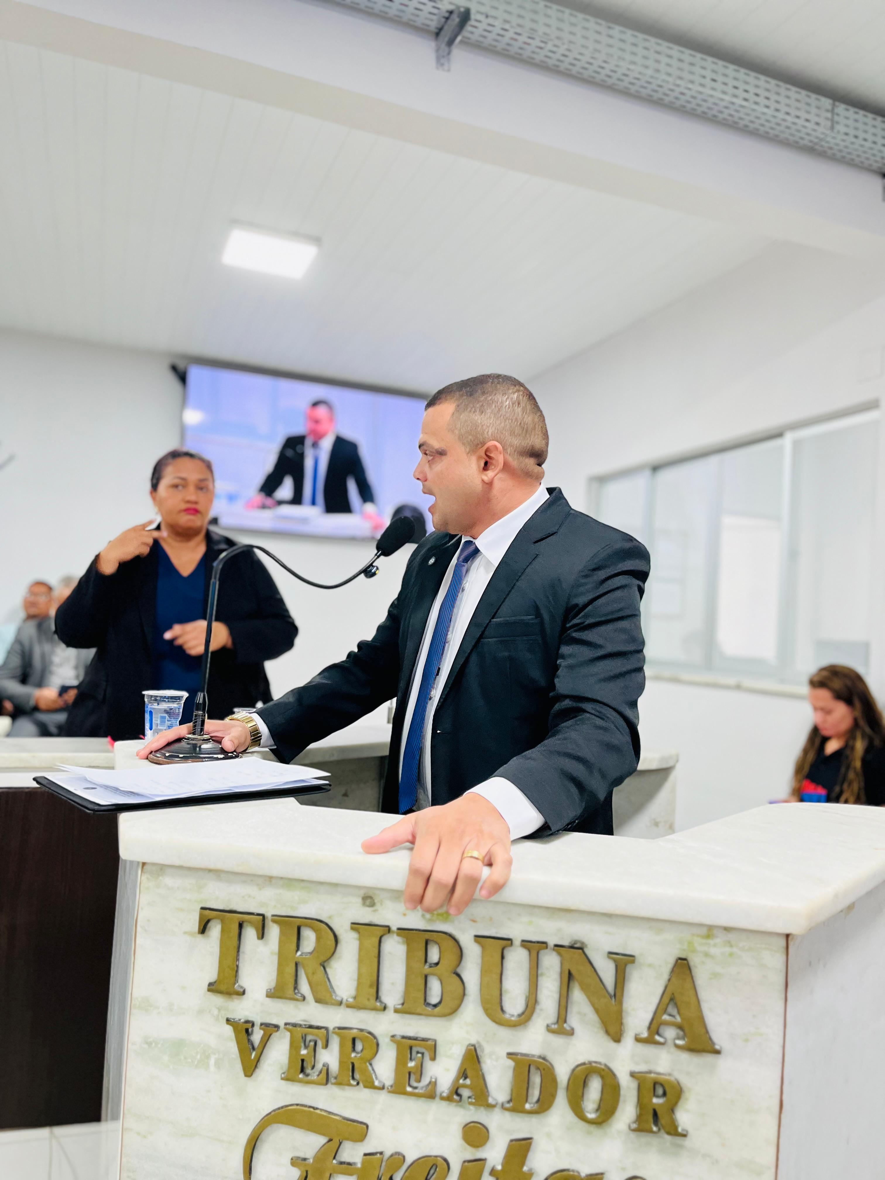 Câmara realiza sessão solene para entrega do Título de Cidadão Imperatrizense a Deusdedith Marq...