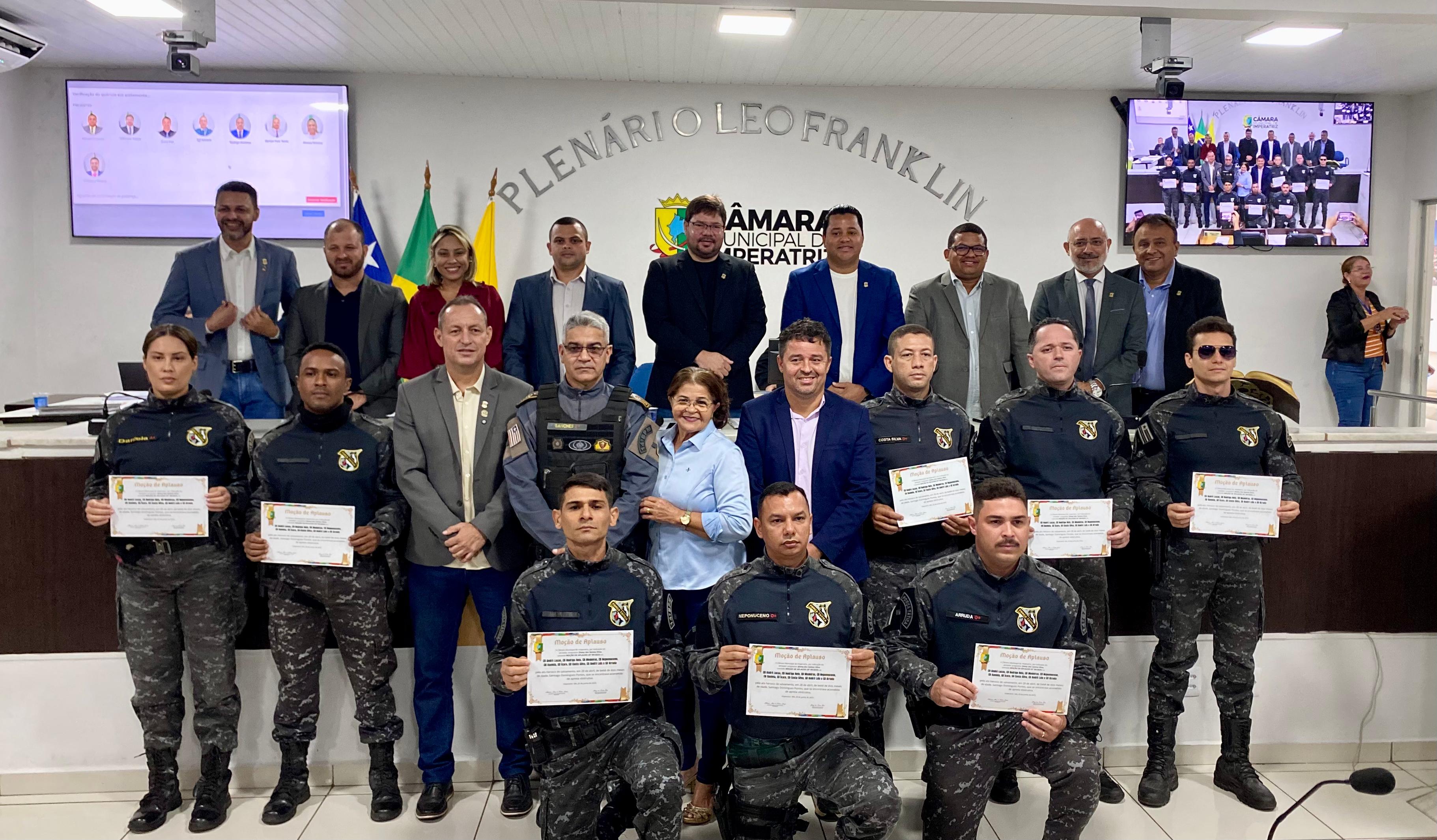 Policiais do 14º BPM recebem Moção de Aplauso por ato heroico em salvamento de bebê