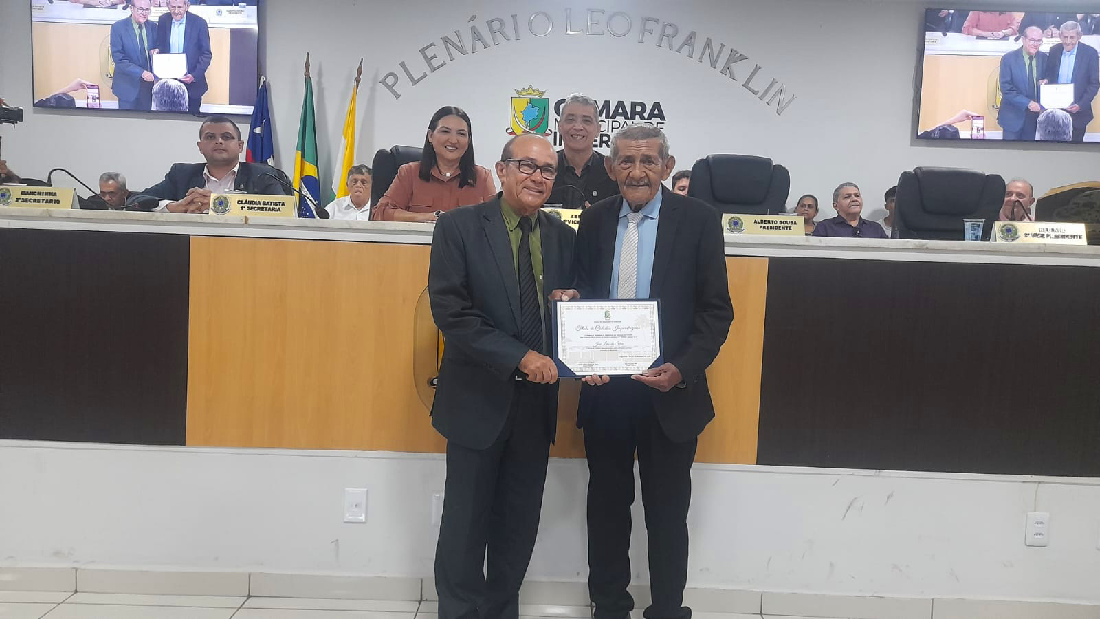 Câmara realiza entrega de Título de Cidadão e Medalha de Barão de Coroará