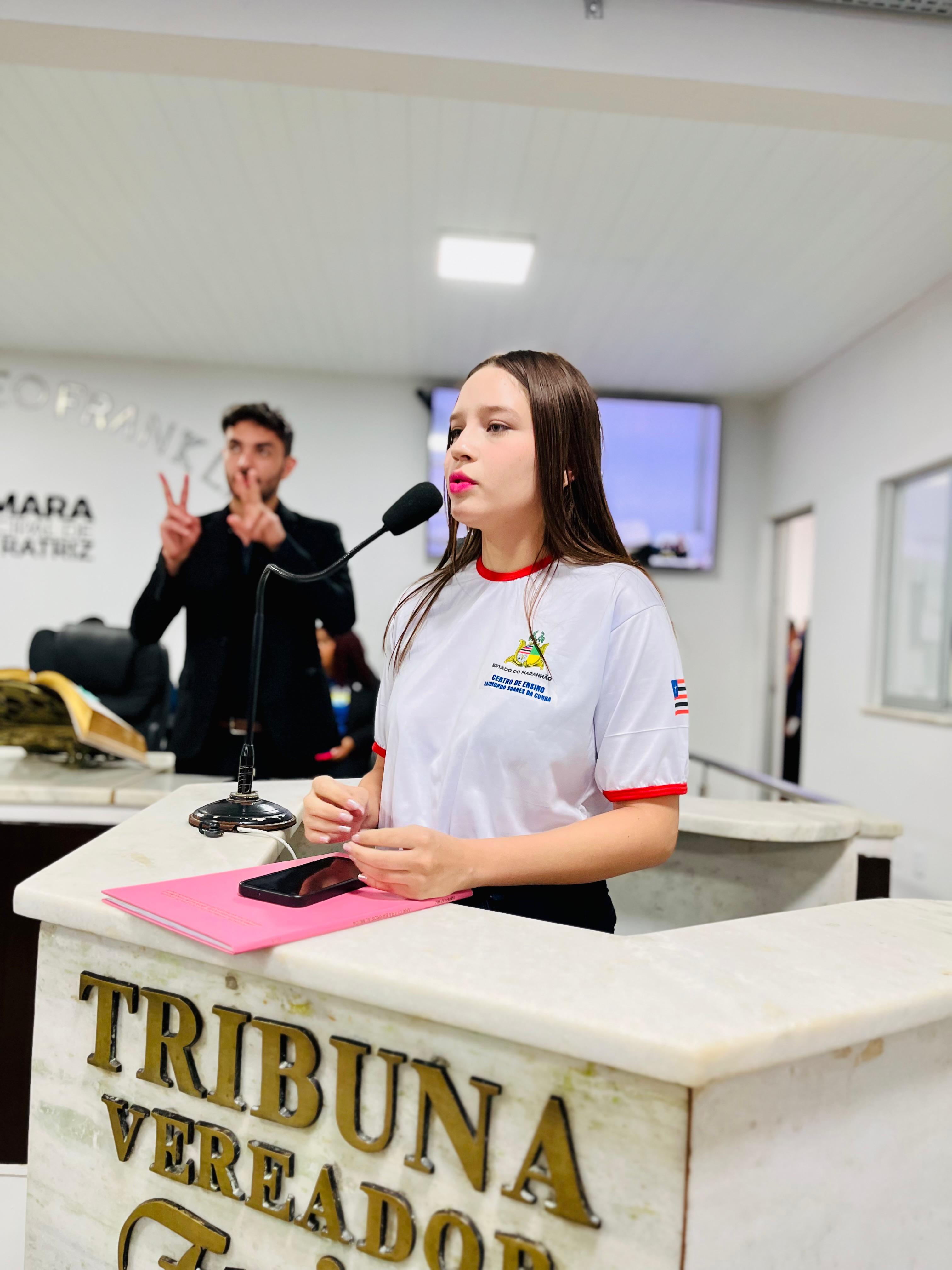 Estudante de Imperatriz Apresenta Pesquisa Inovadora sobre Prevenção de Abortos Espontâneos