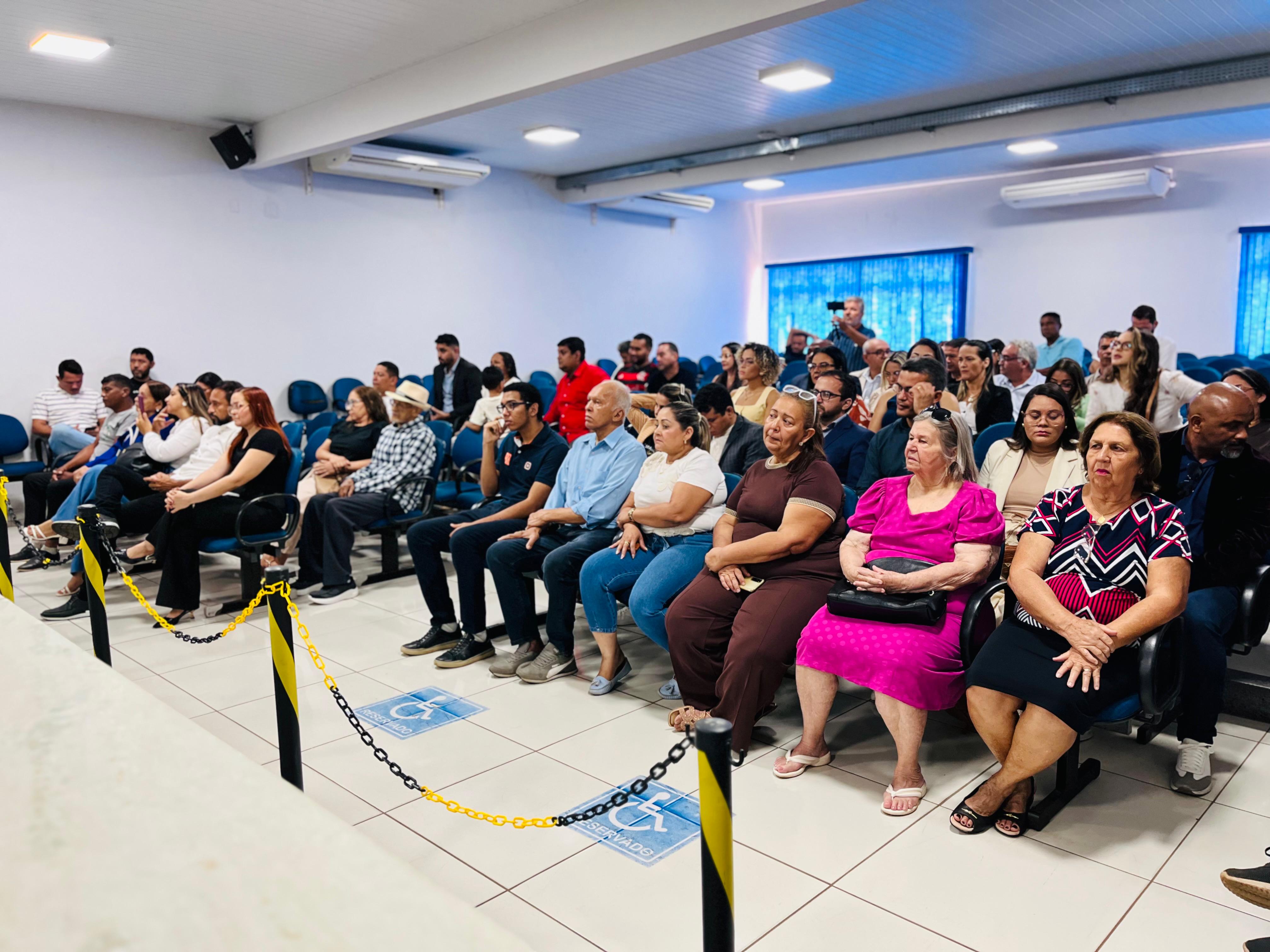 Câmara realiza sessão solene para entrega do Título de Cidadão Imperatrizense a Deusdedith Marq...