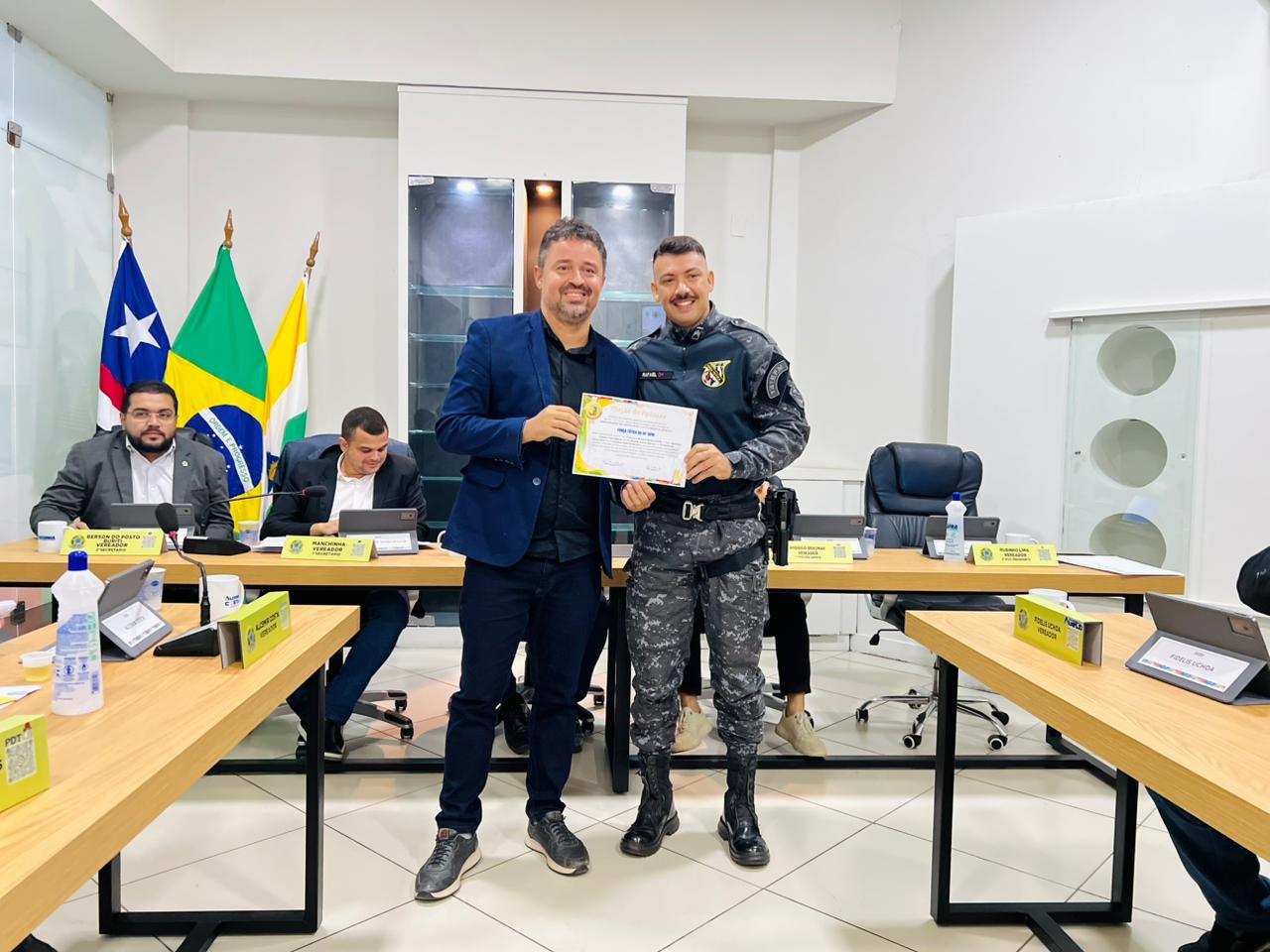 Policiais da Força Tática do 14º recebem Moção de Aplausos