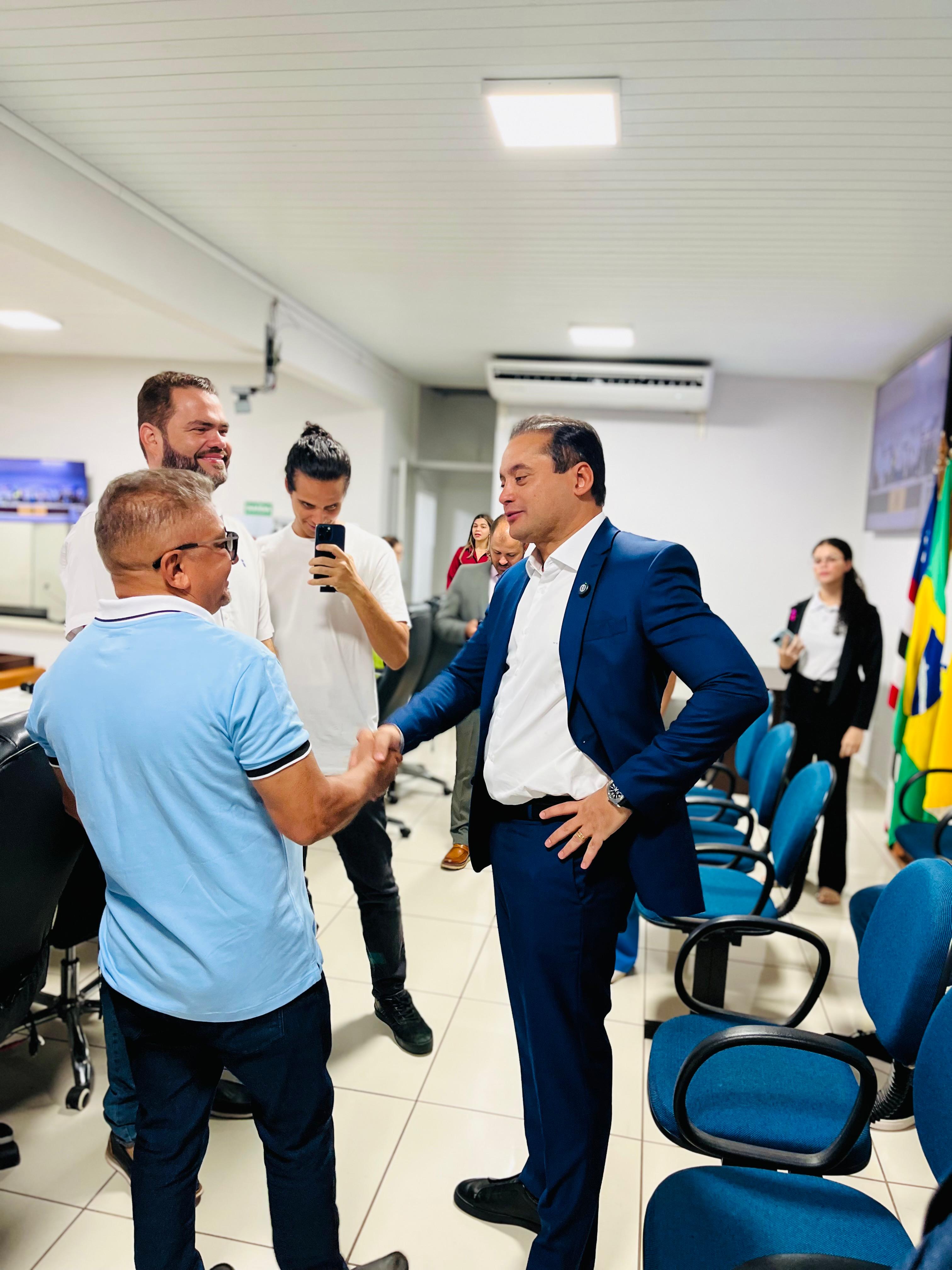 Câmara realiza sessão solene para entrega do Título de Cidadão Imperatrizense a Deusdedith Marq...