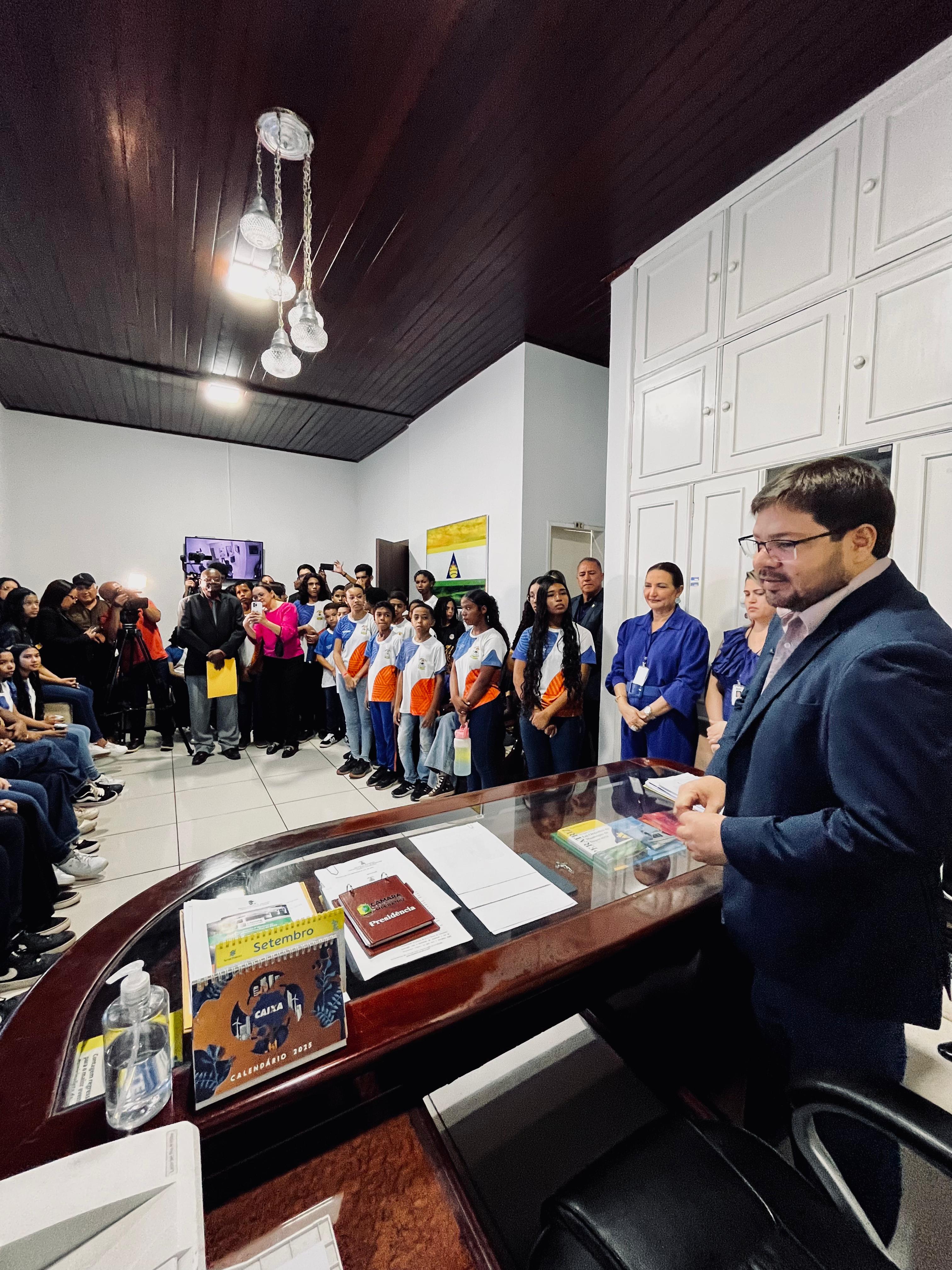 Escola Infantil Maria Evangelista visita Câmara Municipal