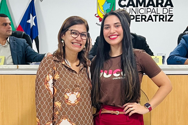 Vencedora do Prêmio Nacional Sebrae Mulher de Negócios recebe Moção de Aplauso durante sessão