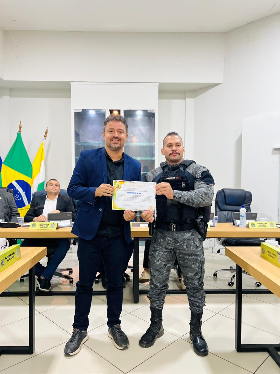 Policiais da Força Tática do 14º recebem Moção de Aplausos