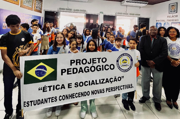 Escola Infantil Maria Evangelista visita Câmara Municipal