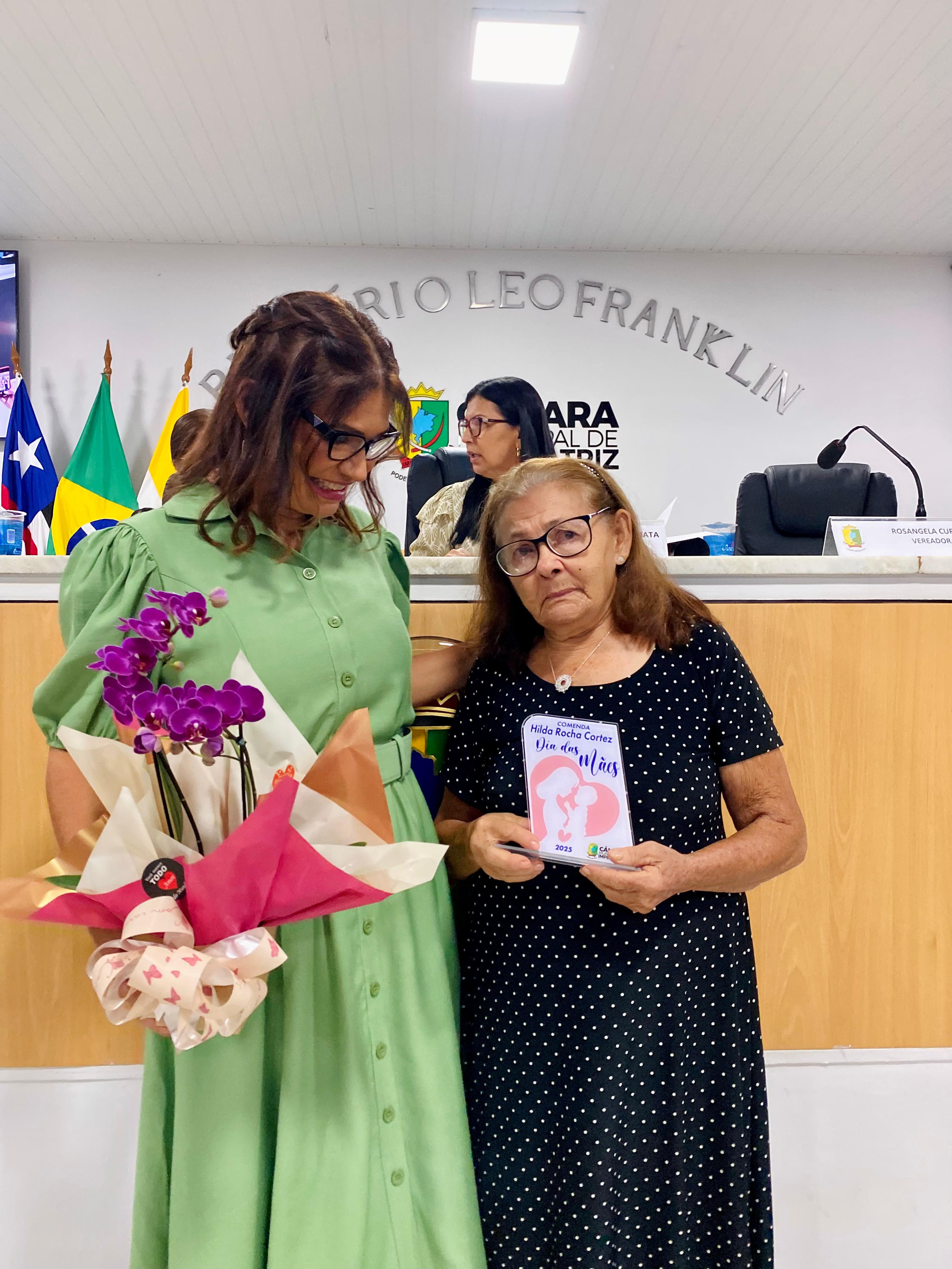Câmara Municipal realiza sessão solene em homenagem ao Dia das Mães