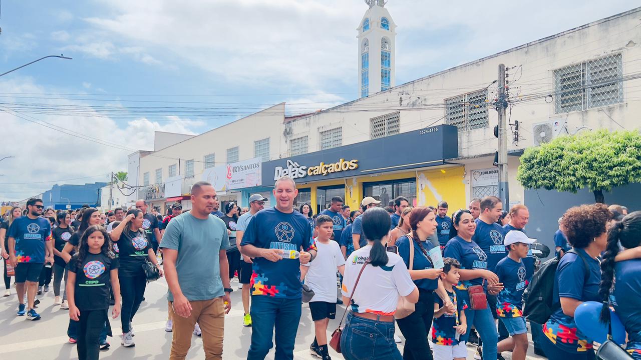 Vereadores participam de caminhada em alusão ao Dia Mundial de Conscientização do Autismo