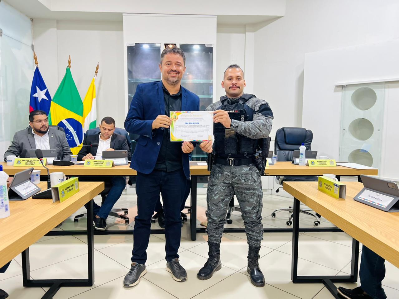 Policiais da Força Tática do 14º recebem Moção de Aplausos