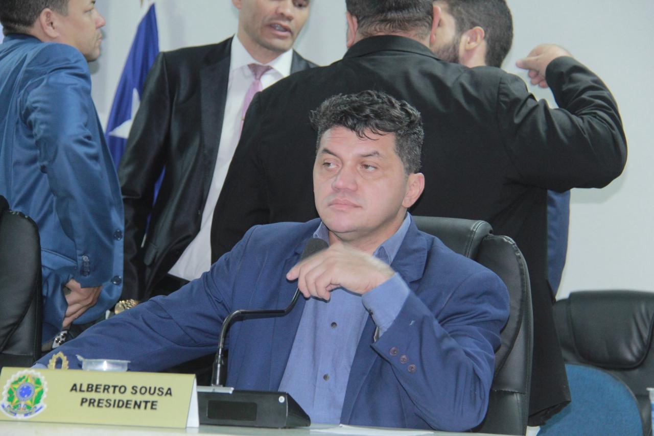 Câmara Municipal aprova lei que regulamenta transporte de passageiros em motocicletas por aplic...