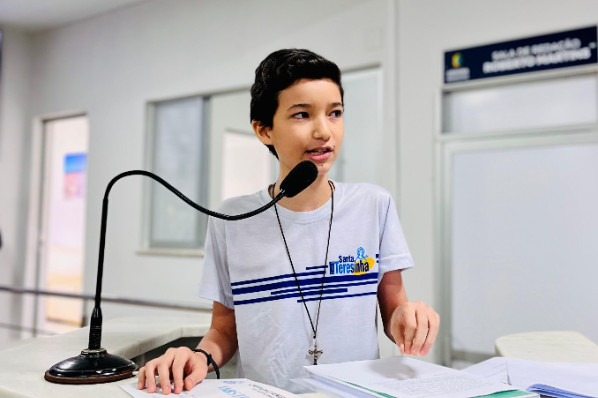 Estudante da Escola Santa Terezinha apresenta pesquisa sobre impactos socioambientais no bairro...