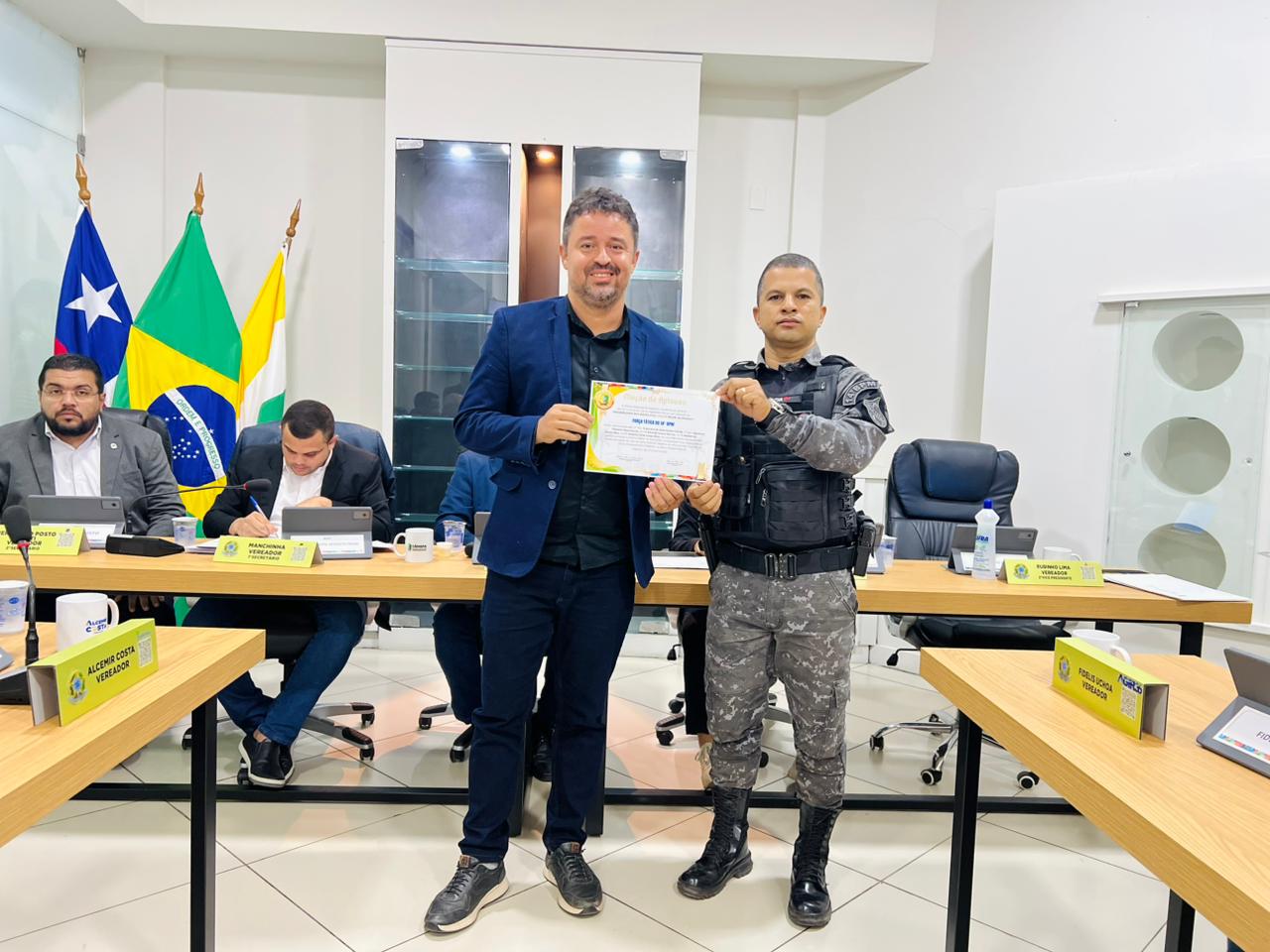 Policiais da Força Tática do 14º recebem Moção de Aplausos