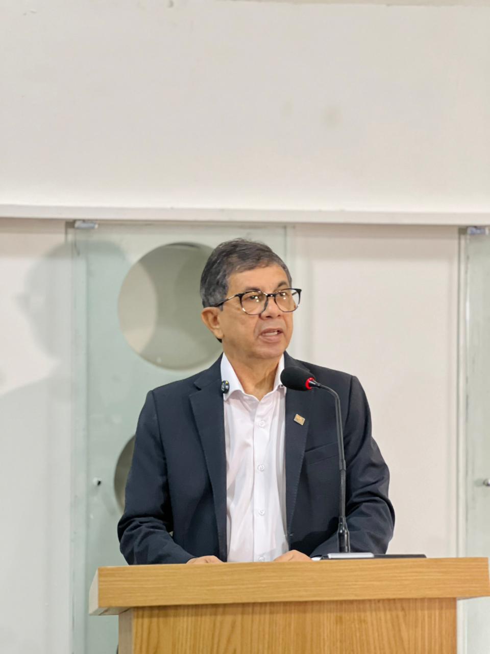 Tribuna Popular apresenta livro “Uma Bússola Diária: Vivendo o Extraordinário em Dias Comuns”