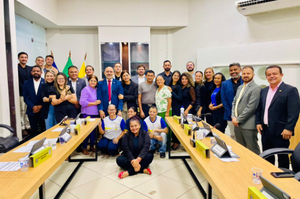 Tribuna Popular debate importância da Lei nº 10.436/2002 e da inclusão por meio da Libras