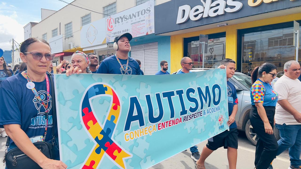 Vereadores participam de caminhada em alusão ao Dia Mundial de Conscientização do Autismo