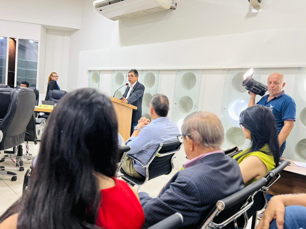 Tribuna Popular apresenta livro “Uma Bússola Diária: Vivendo o Extraordinário em Dias Comuns”