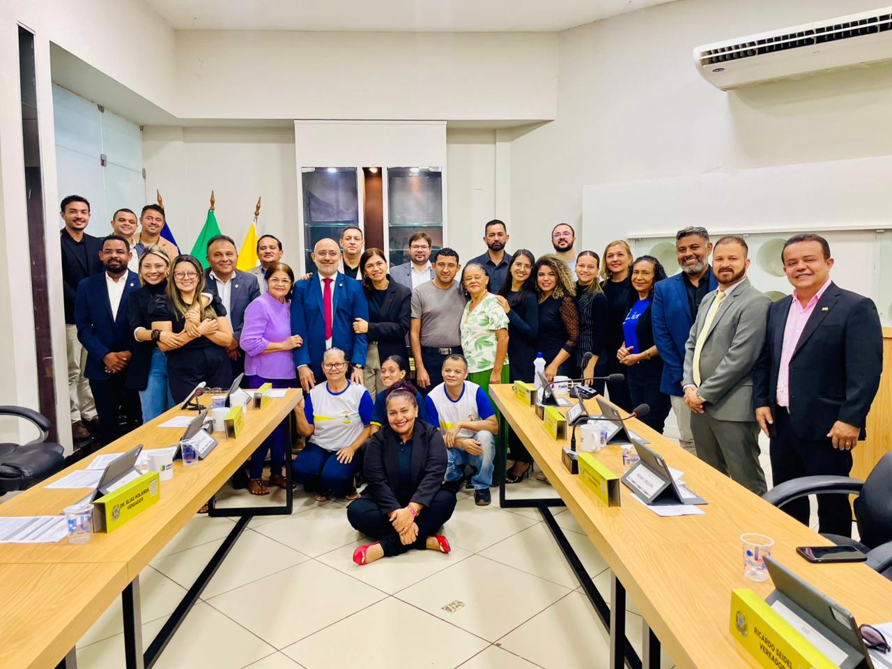 Tribuna Popular debate importância da Lei nº 10.436/2002 e da inclusão por meio da Libras
