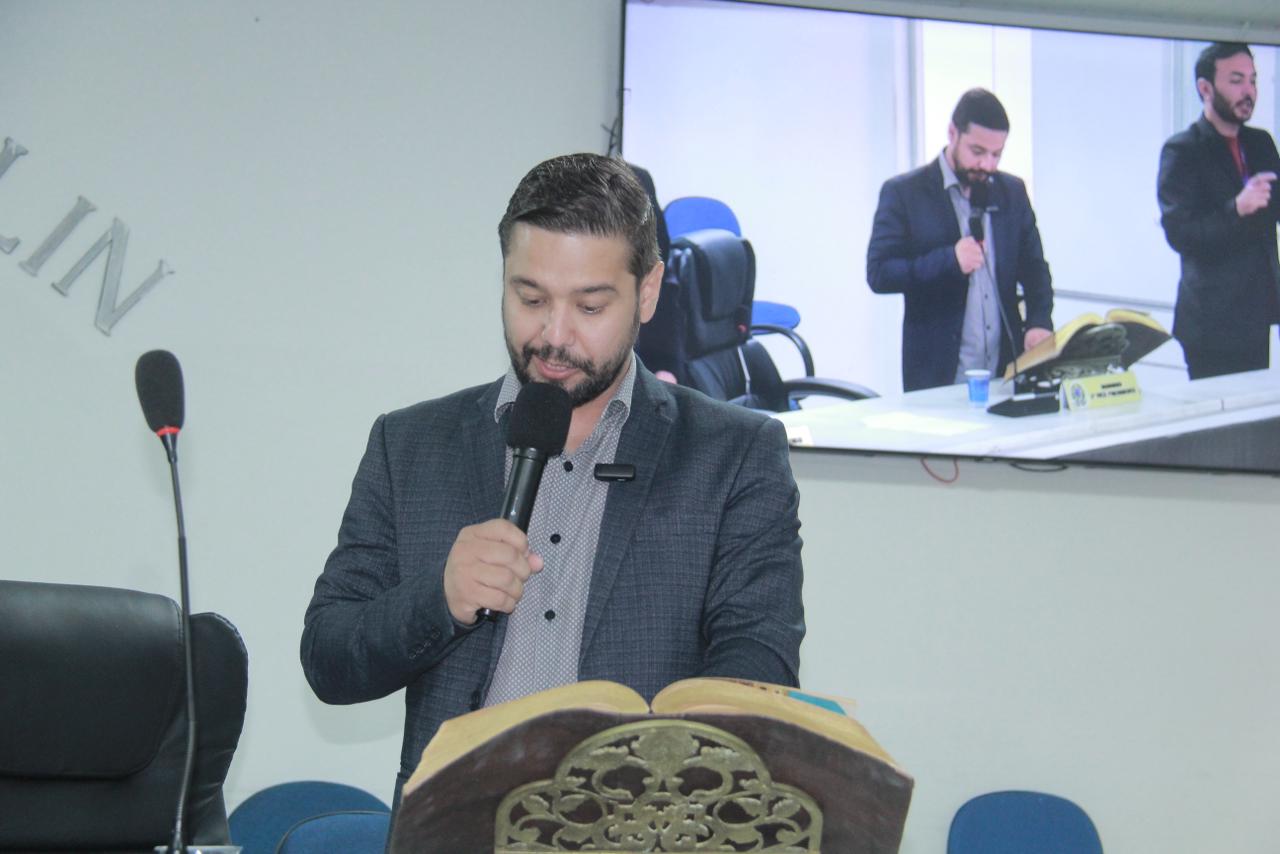 Câmara Municipal aprova lei que regulamenta transporte de passageiros em motocicletas por aplic...
