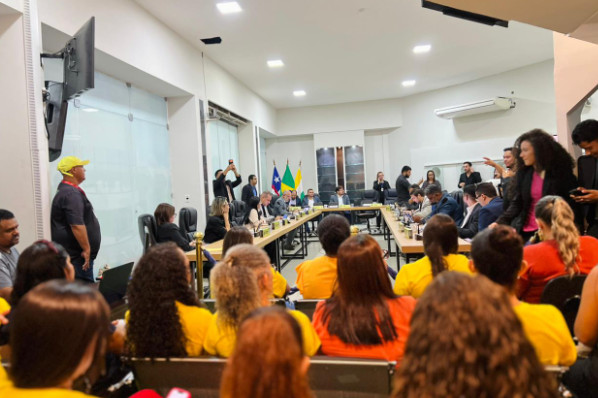 Tribuna Popular debate reconhecimento dos auxiliares da educação como profissionais do magistér...