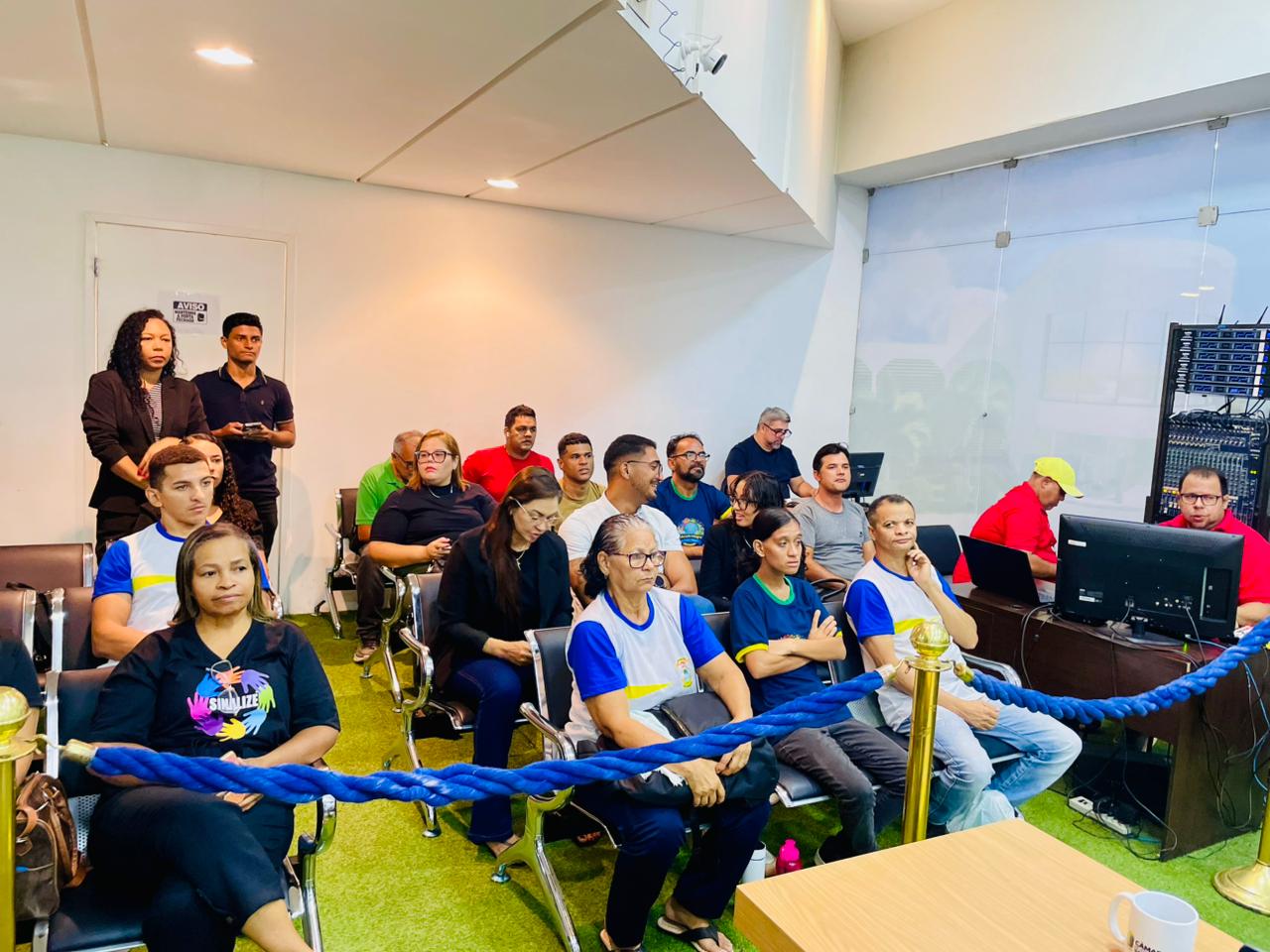 Tribuna Popular debate importância da Lei nº 10.436/2002 e da inclusão por meio da Libras