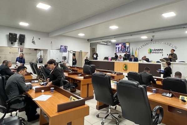 Aprovado projeto que isenta taxa em concursos públicos para voluntários da Justiça Eleitoral
