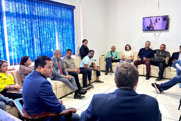Câmara Municipal recebe alunos da Escola Urbano Rocha