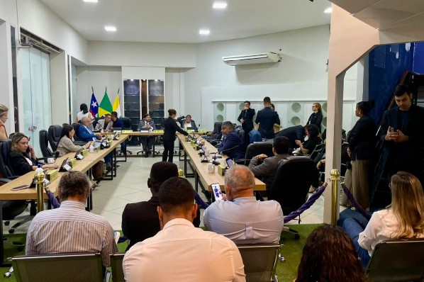 Sindicatos de servidores utilizam Tribuna Popular para cobrar ações diante do desligamento de s...