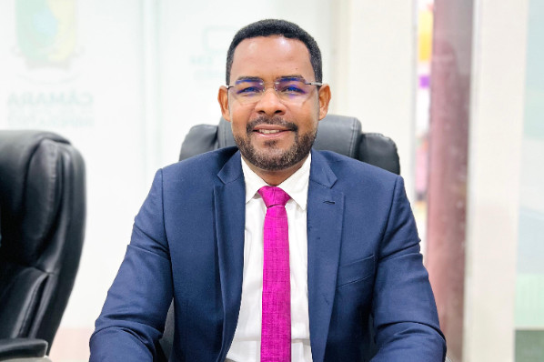 Proposta prevê pontos de energia elétrica em vagas de veículos