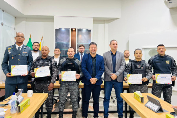 Policiais da Força Tática do 14º recebem Moção de Aplausos
