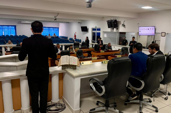 Aprovado projeto de lei que cassa alvará de empresas que realizam descarte irregular de resíduo...