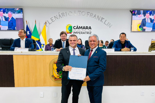 Câmara realiza sessão solene para entrega do Título de Cidadão Imperatrizense a Deusdedith Marq...