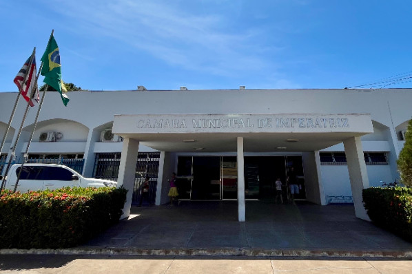 Reprovadas contas de 2021 e 2022 da gestão do ex-prefeito Assis Ramos pela Comissão de Orçament...